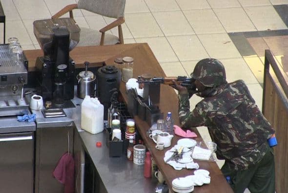 Además, Kenyatta puntualizó que no puede confirmar algunas informaciones de diversos medios sobre la supuesta participación de un nacional británico y de dos o tres ciudadanos estadounidenses en el asalto, extremo que investigan expertos forenses.