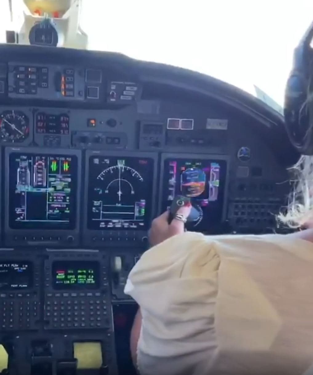 Estos tienen la capacidad de alcanzar velocidades máximas entre 200-400 mph (321-643 km/h) y cuentan con un peso máximo de despegue de 12,500 lbs (5,670 kgs).