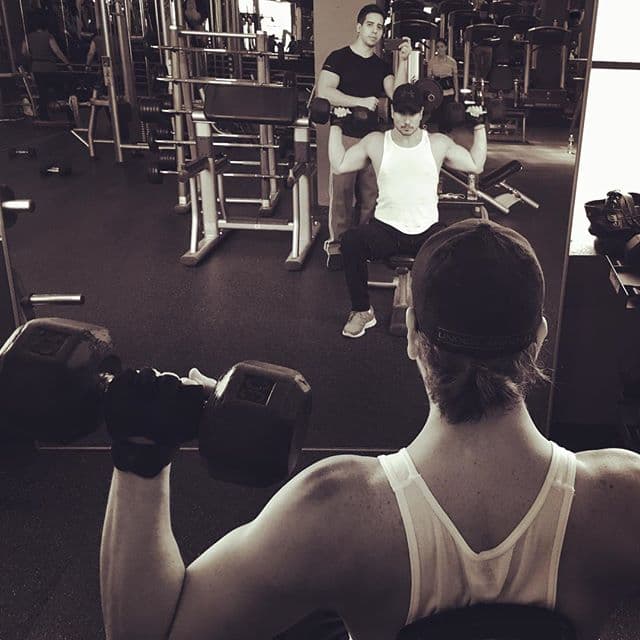 Este guapo colombiano nació un 30 de marzo de 1979 y es el menor de sus cinco hermanos.