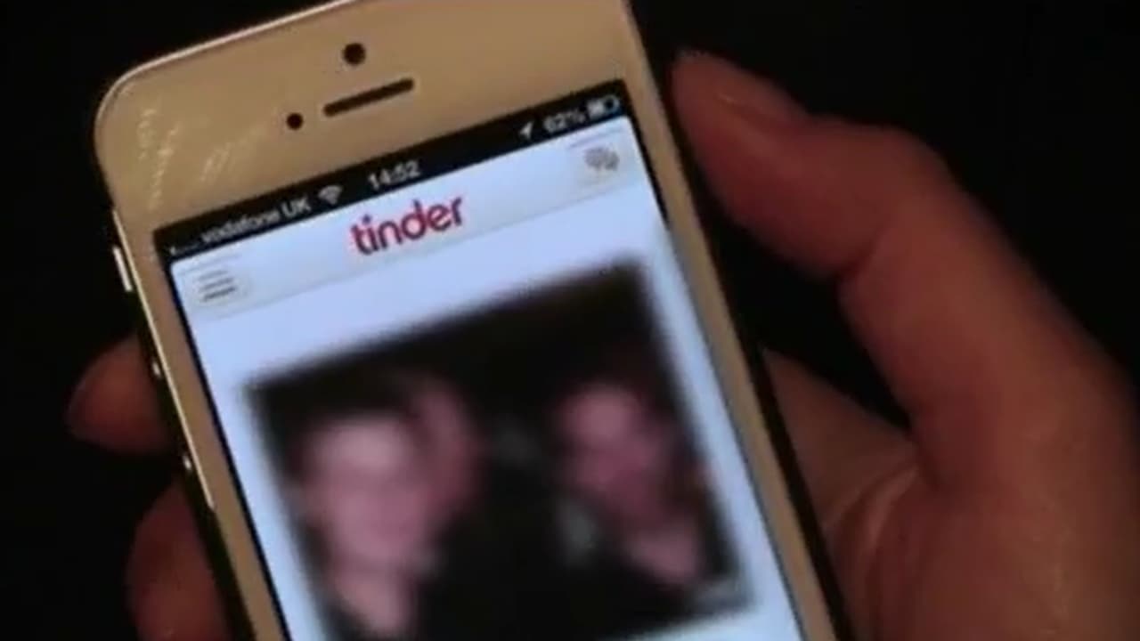 <h2 class="cms-H2-H2"><b>Estafas románticas o ‘catfishing’: </b></h2>
<br>
<br>California ocupa el primer lugar en este tipo de estafas, en ellas las personas usan perfiles falsos en aplicaciones de citas y al coincidir con alguien muestran mucho interés, coincidencias en gustos y personalidad, haciendo que la relación virtual avance, al punto de contar problemas y solicitar dinero, una vez obtenido, desaparecen. 
<br>