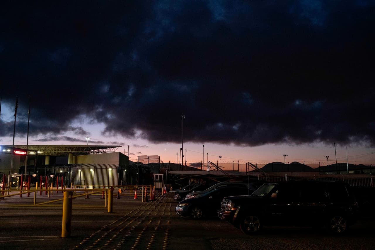 Las medidas no impiden el tránsito comercial de alimentos, combustible o de equipos de atención médica.