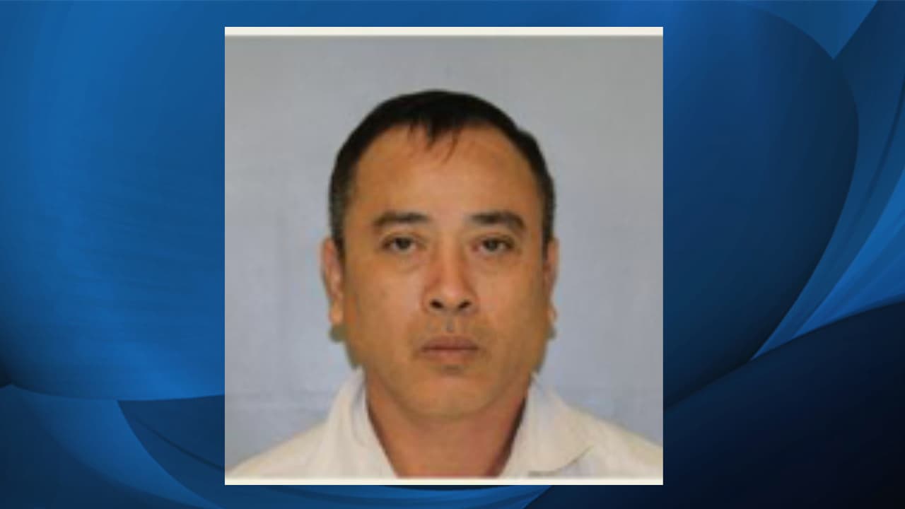 Vinh Thein Tran, de 54 años y residente de Lawrenceville, fue arrestado y acusado de procesamiento de marihuana, posesión de marihuana con la intención de distribución, y de posesión de marihuana.