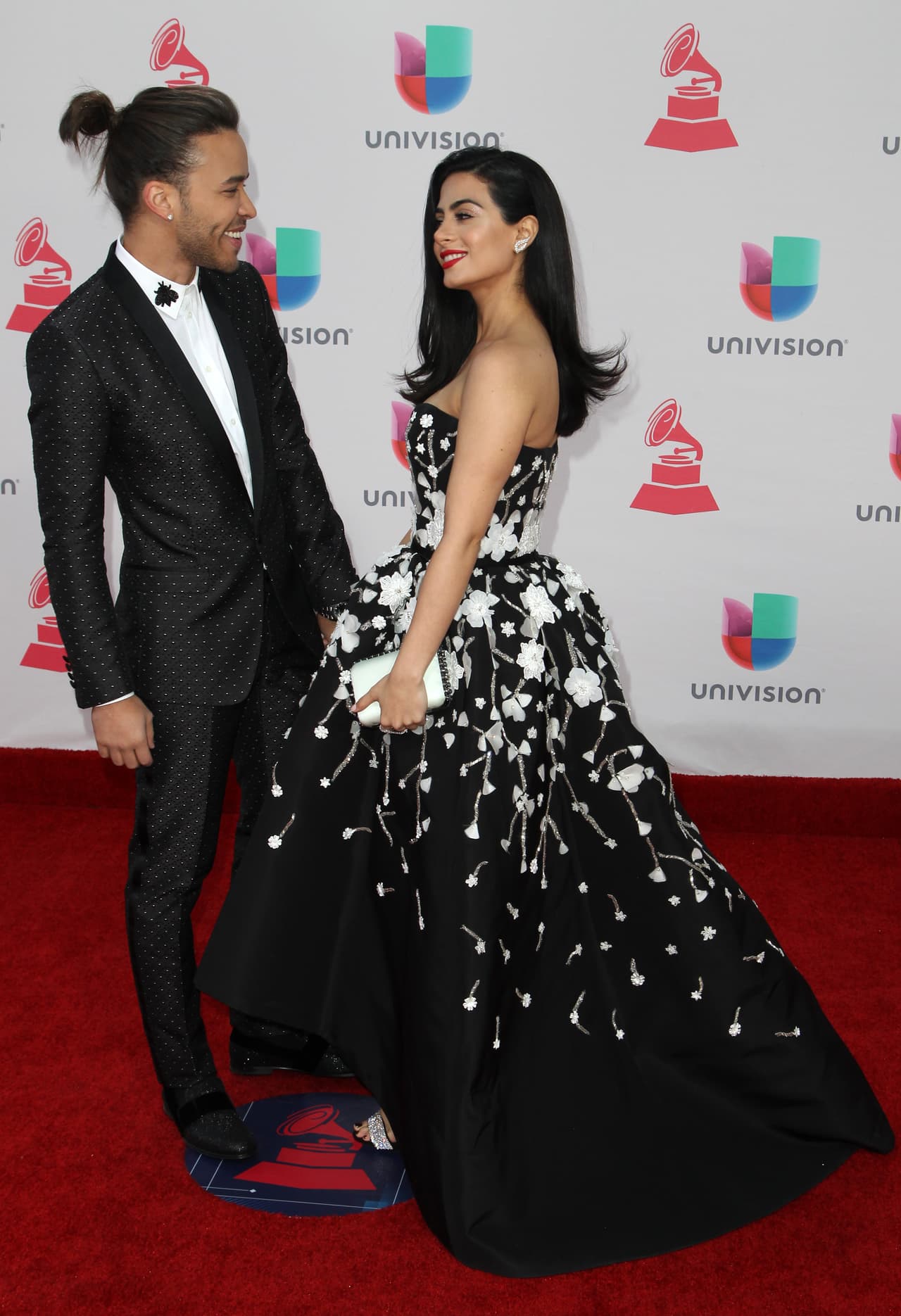 Prince Royce (L) and Emeraude Toubia arrive for the 17th Annual Latin Grammy Awards on November 17, 2016, in Las Vegas, Nevada. / AFP / Tommaso Boddi (Photo credit should read TOMMASO BODDI/AFP/Getty Images)