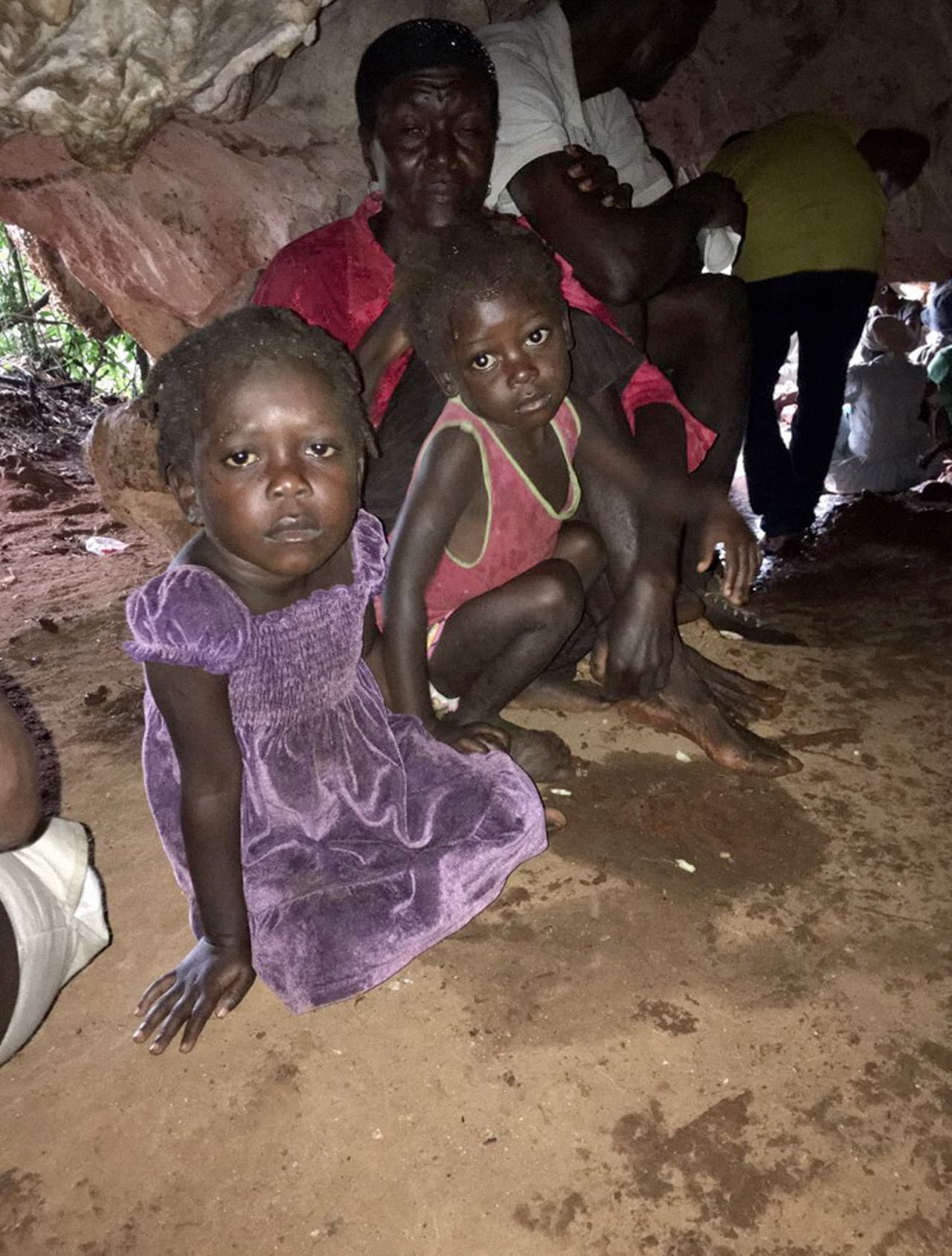 El director agrícola de Food for the Poor (Alimentos para los Pobres), organización que ayuda a personas sin recursos en América Latina y el Caribe, descubrió al grupo mientras recorría la zona de Grand'Anse, al suroeste de Haití, en busca de pobladores necesitados de alimentos.