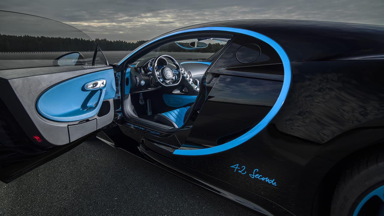 Su última creación ha sido el Bugatti Chiron, del cual solo se fabricarán 500 unidades, cuesta $2.6 millones, puede alcanzar las 60 mph en 2.4 segundos y 261 mph (420 km/h) como velocidad máxima.