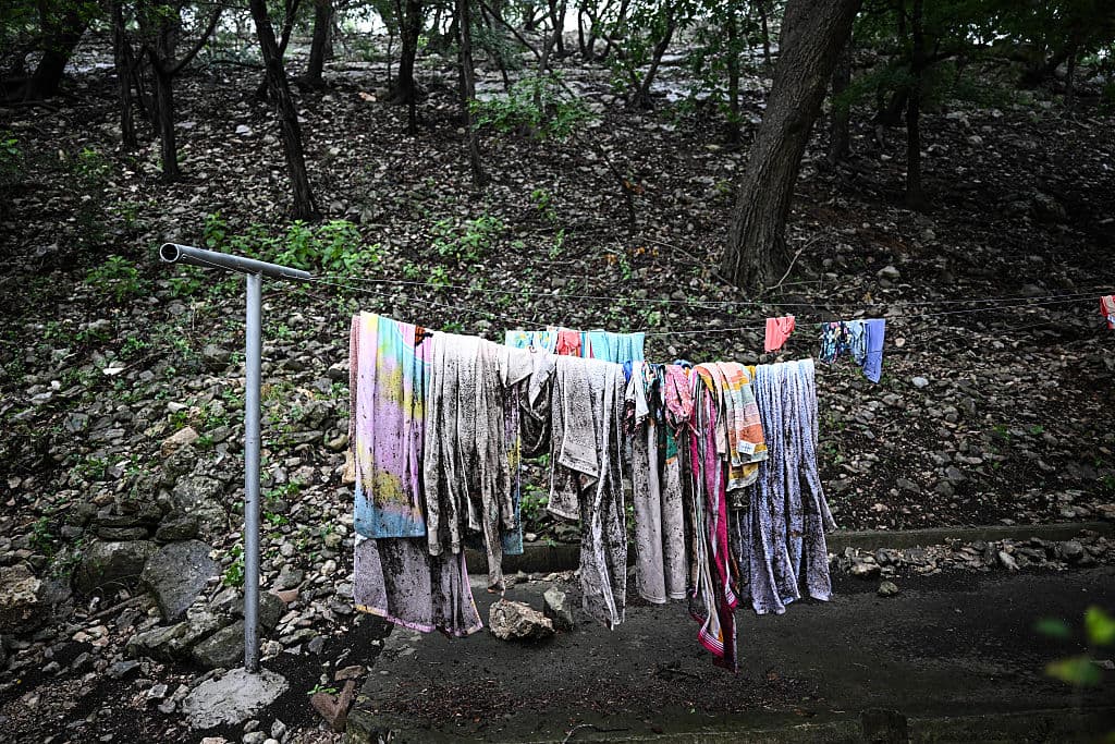 5️⃣ "Estamos profundamente agradecidos por el gran apoyo de la comunidad,
<b><a href="https://www.univision.com/local/san-antonio-kwex/rescatistas-mexicanos-participan-busqueda-desaparecidos-kerville-cuerpos" target="_blank">los socorristas</a></b> y los funcionarios de todos los niveles".