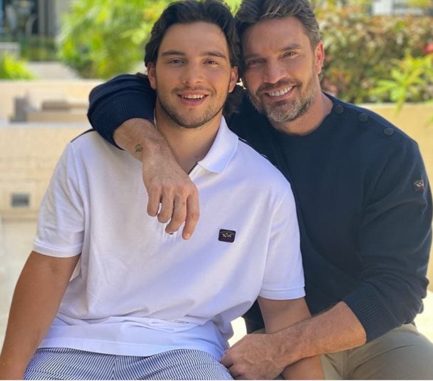 A Julián Jr., de 25 años, lo tuvo con María Hilda Rivera.
<br>