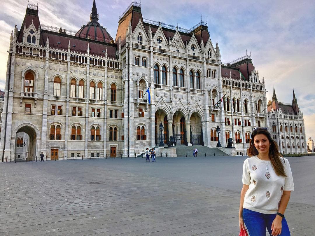 Maity es una experta en viajes, sus días libres los dedica a volar hacia destinos extraordinarios, como en esta ocasión en la que se trasladó a Budapest, capital de Hungría.
<br>