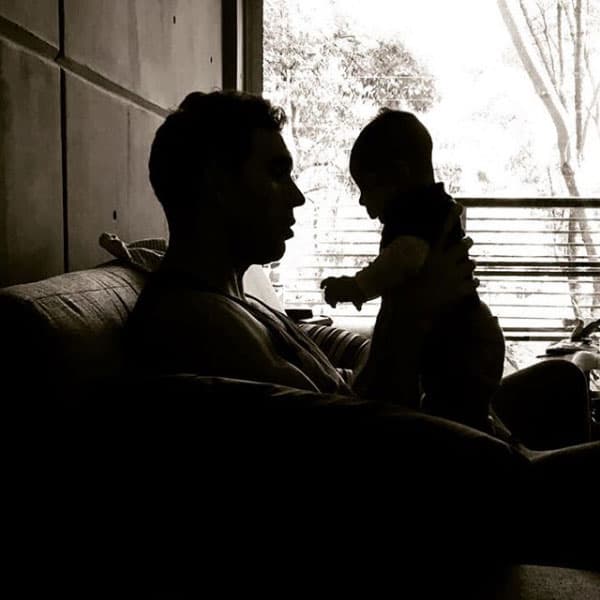 <b><a href="http://www.univision.com/temas/ariadne-diaz">Ariadne</a></b> disfruta ver a su pareja en su faceta de papá: "#FatherAndSon... "Las palabras sobran".