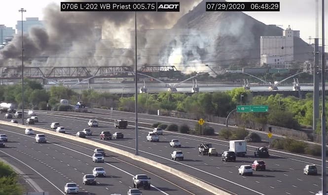 Por varias horas el Loop 202 estaba cerrado en ambas direcciones entre SR 143 y L-101, incluyendo las rampas del Loop 202 el SR 143 y L-101. 
<br>