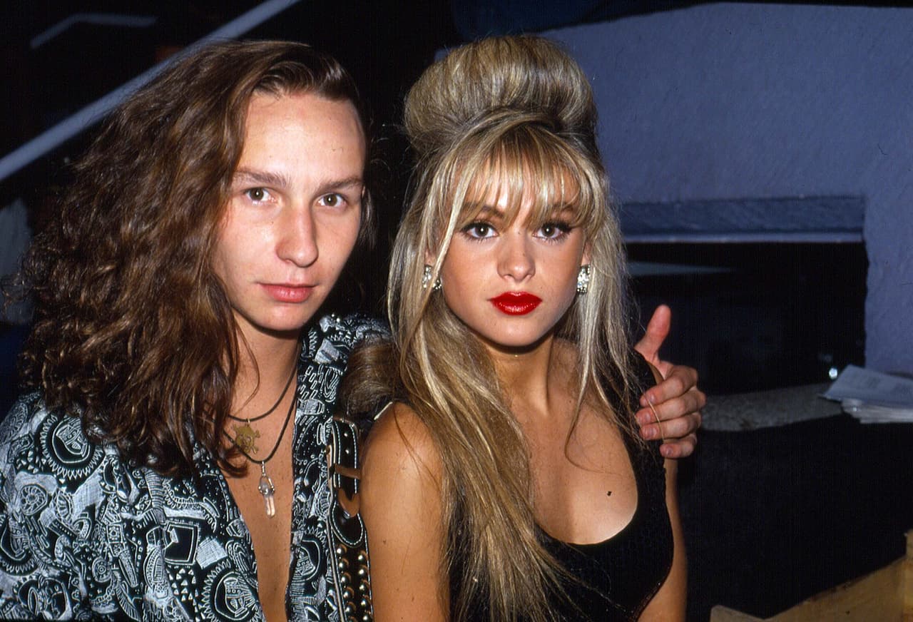 En 1990 el romance entre Paulina Rubio y Erick Rubín fue destapado, cuando ambos formaban parte de la banda Timbiriche. Esta relación incluso despertó conflictos con otra famosa mujer.