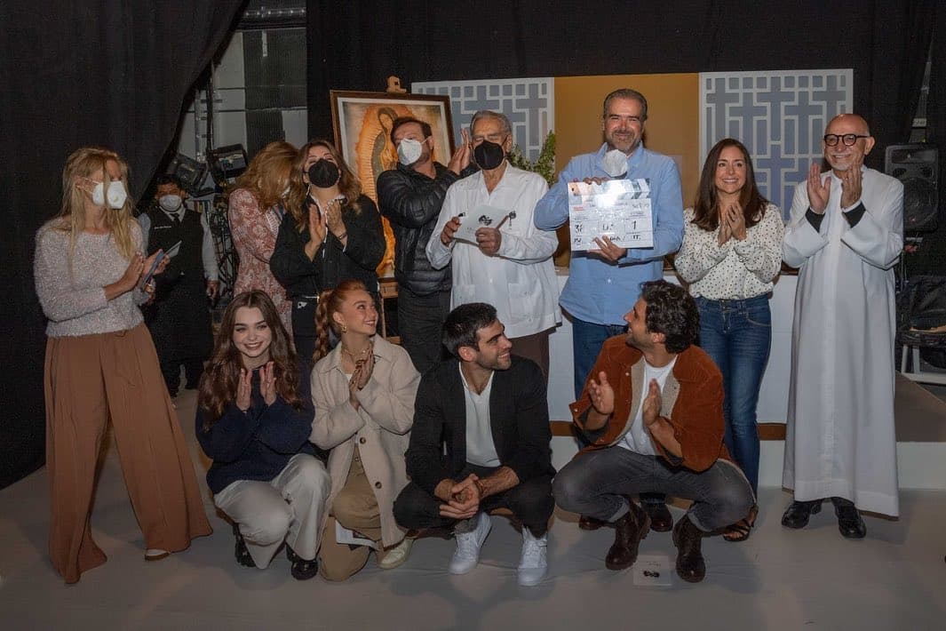 En el melodrama protagonizado por Macarena García y Diego Klein, Ana Paula Martínez se codea con experimentados actores como Luis Felipe Tovar, Karyme Lozano, Eric del Castillo y Claudia Ramírez, por mencionar algunos.