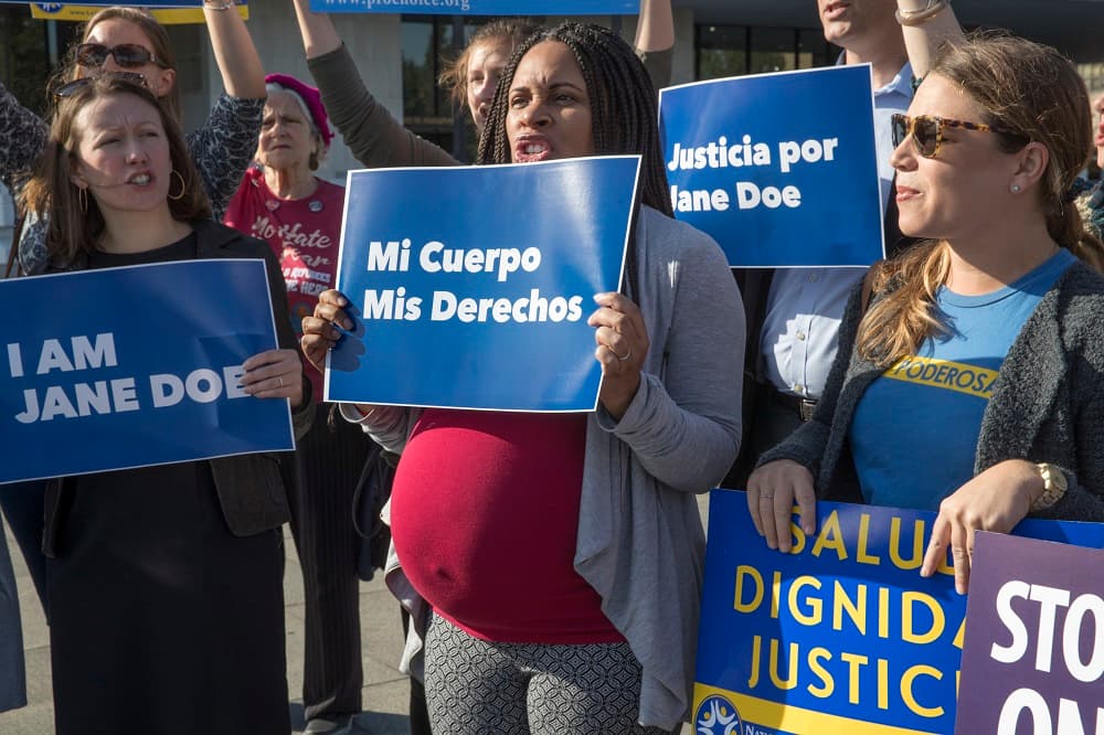 ACLU pide a juez federal que reconsidere decisión de retrasar el aborto a una indocumentada