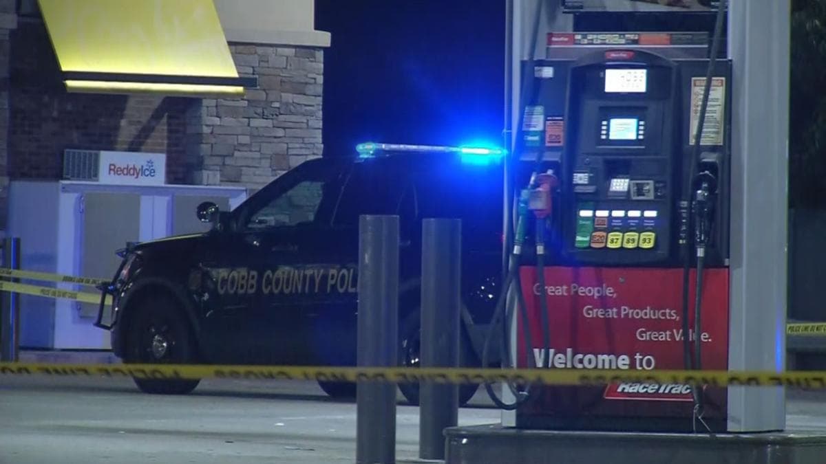 La policía no ha informado las identidades de los heridos y de momento se desonoce si hay personas en custodia tras el ataque. Información de CBS 46 / Socio editorial de Noticias 34 Atlanta.