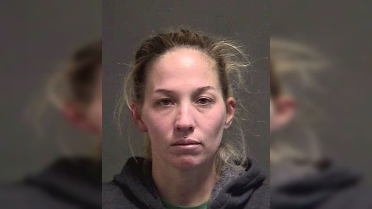 Una maestra es acusada de abusar sexualmente de uno de sus estudiantes durante dos años