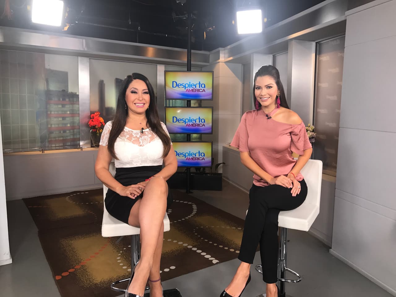 Addis Tuñón y Ana Patricia han estado muy sonrientes, llevando los mejores chismes desde nuestra casa.