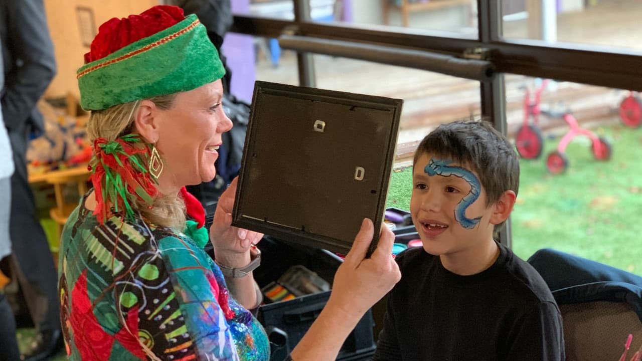 Fueron unos 40 niños que viven en condiciones de pobreza en Houston los que disfrutaron de una fiesta navideña.