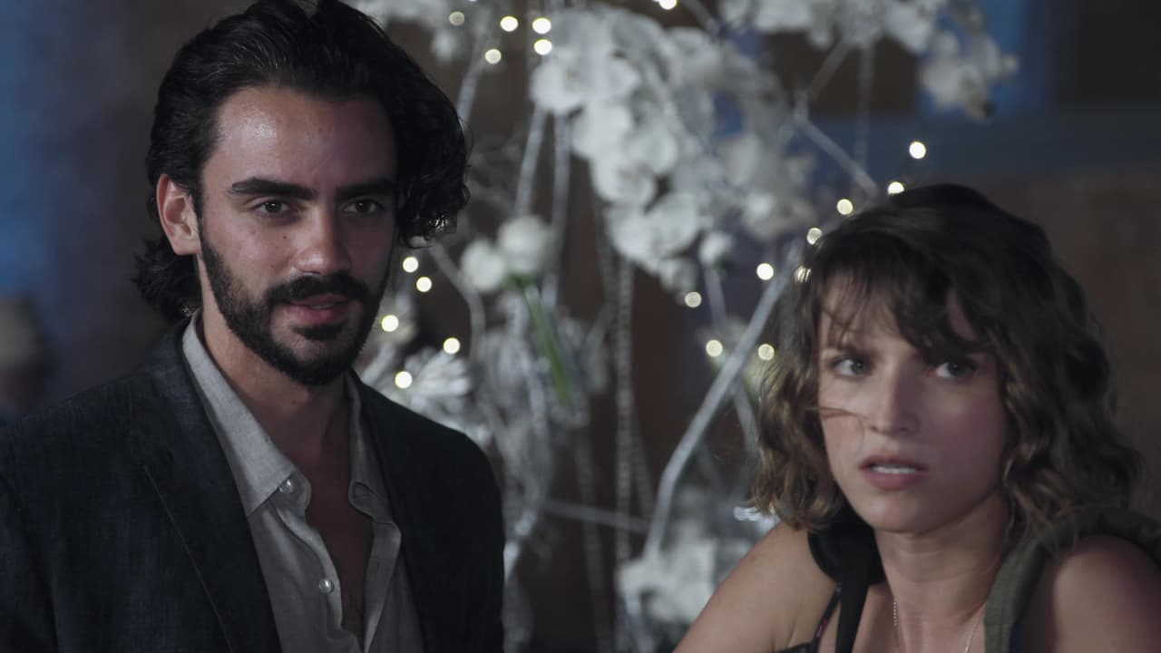 La historia de Leonora Navarro (Paulette Hernández) y Alejandro Larios (Diego Amozurrutia) comenzó desde el capítulo uno de Cuna de Lobos.