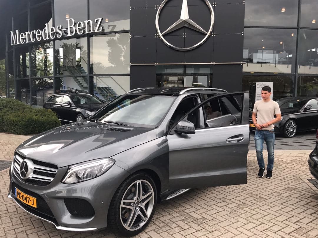 Los carros de los jugadores de la Selección Mexicana de Fútbol  