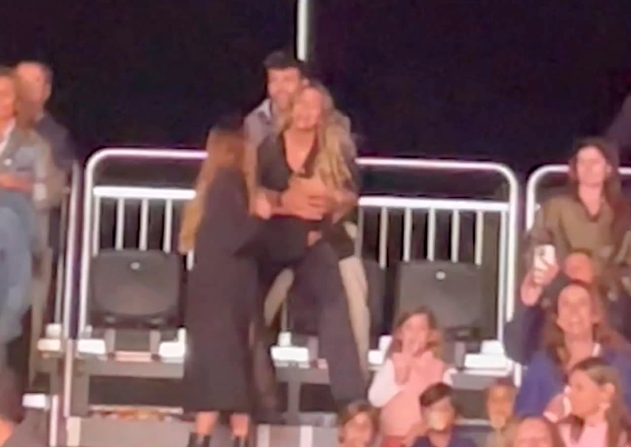 De acuerdo con medios españoles, la relación de Piqué y Chía ya es formal y estarían viviendo en el departamento de soltero del futbolista en Barcelona.
<br>