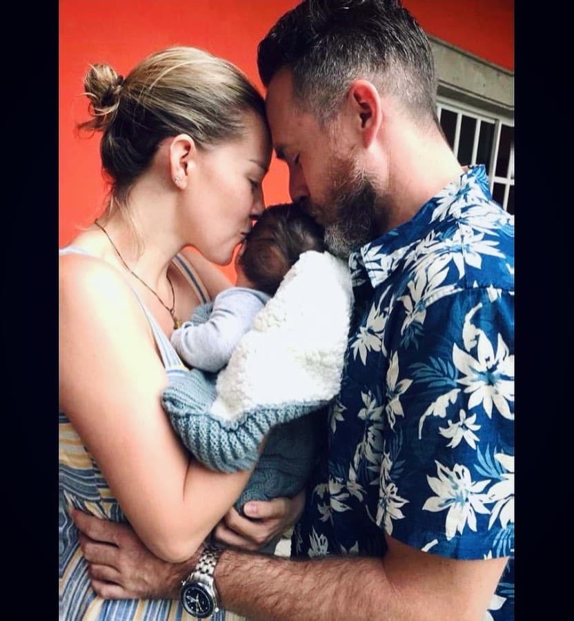 El 19 de diciembre de 2020, 
<b><a href="https://www.univision.com/temas/fernanda-castillo" target="_blank">Fernanda Castillo</a></b> experimentó por primera vez ser madre al dar a luz a su hijo Liam, que procreó con Erik Hayser. 
<br>