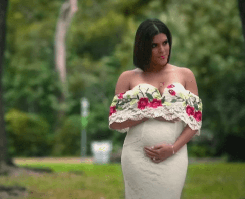 Al verla en las nuevas fotos, su compatriota, Charytín Goyco, le preguntó si solo es un bebé, pues el vientre está grande.