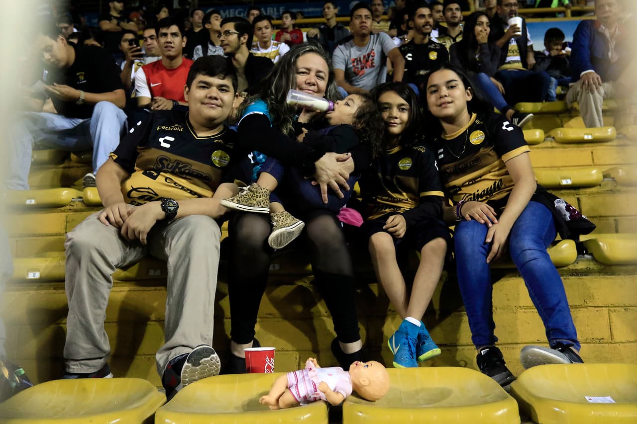 La afición de Dorados está muy metida con su equipo y puso su parte para llevarse una gran ventaja ante FC Juárez.