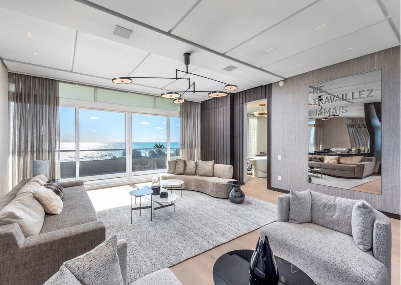 Respecto a las instalaciones, el sitio cuenta con una decoración y diseños exclusivos, los cuáles están en armonía con el océano.