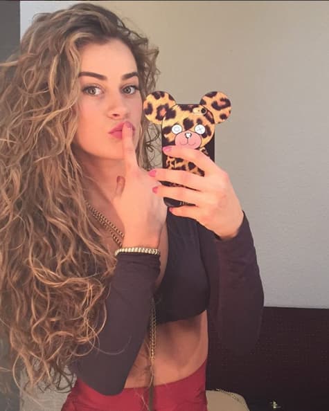 El jueves, 28 de noviembre, la artista de 31 años compartió con 
<b><a href="https://www.instagram.com/candelamarquezh/" target="_blank">sus seguidores en Instagram</a></b> que se cambiaría el color del cabello.