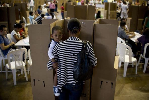 Pinzón dijo además que sólo 118 mesas tuvieron que moverse de lugar en el país, pero eso se hizo por razones geográficas o problemas logísticos, no por motivos de seguridad.