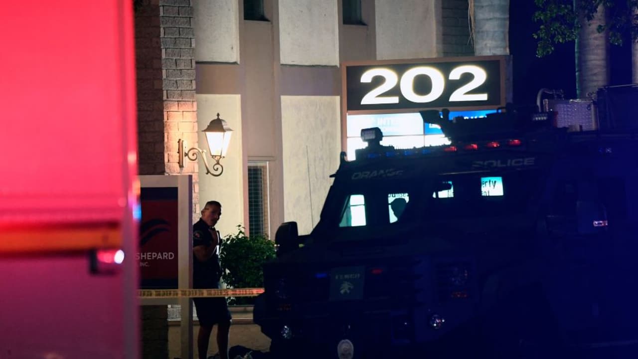 El menor, de 9 años de edad, falleció cuando su madre intentaba protegerlo del atacante. La mujer sobrevivió aunque estaba en estado crítico.