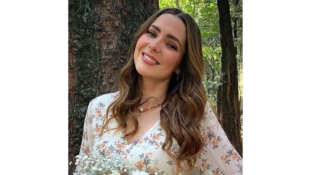 <a href="https://www.univision.com/famosos/asi-es-la-vida-de-playa-de-ariadne-diaz-a-veces-extrana-ciudad-de-mexico-pero-no-los-estudios-de-tv-fotos">Ariadne Díaz nació y vive en Puerto Vallarta</a> (ciudad costera del estado mexicano de Jalisco), por lo que frecuentemente visita la playa y el mar es uno de sus lugares preferidos.