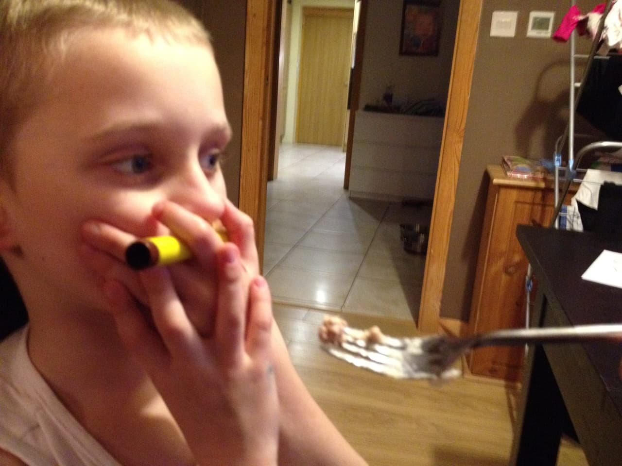 A partir de ahí desarrollo una extraña fobia a asfixiarse con los alimentos, su ansiedad se hizo tan grande que los alimentos sólitos los rechazaba.