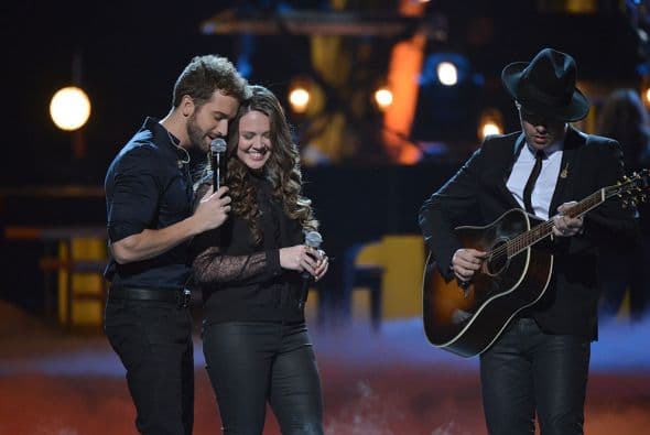 Al final, terminaron abrazados muy románticamente.