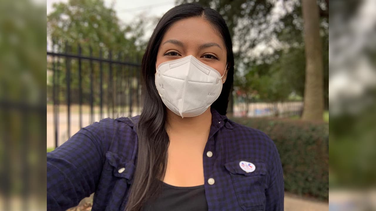 "Voto por los que quieren y no pueden. Porque es mi derecho y deber como ciudadana": 
<b><a href="https://www.univision.com/local/houston-kxln/claudia-ramos">Claudia Ramos</a></b>, reportera de Noticias 45.