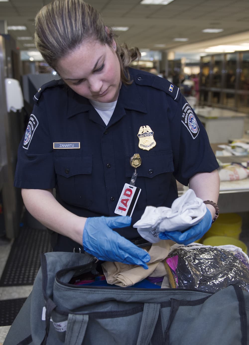 Chequeo de seguridad en aduana