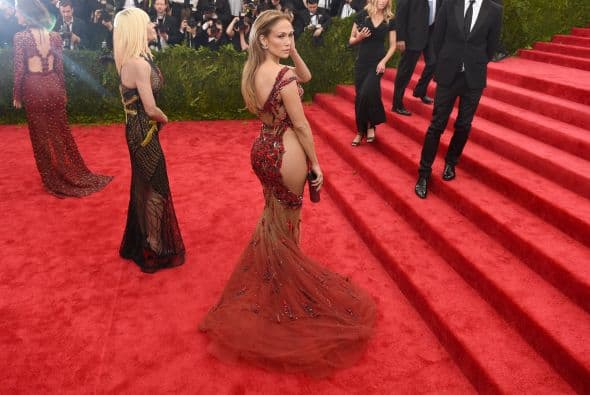 En la gala del MET las tres sensuales famosas dejaron a muchos boquiabiertos con sus curvas al descubierto. ¿Quién las lució mejor?