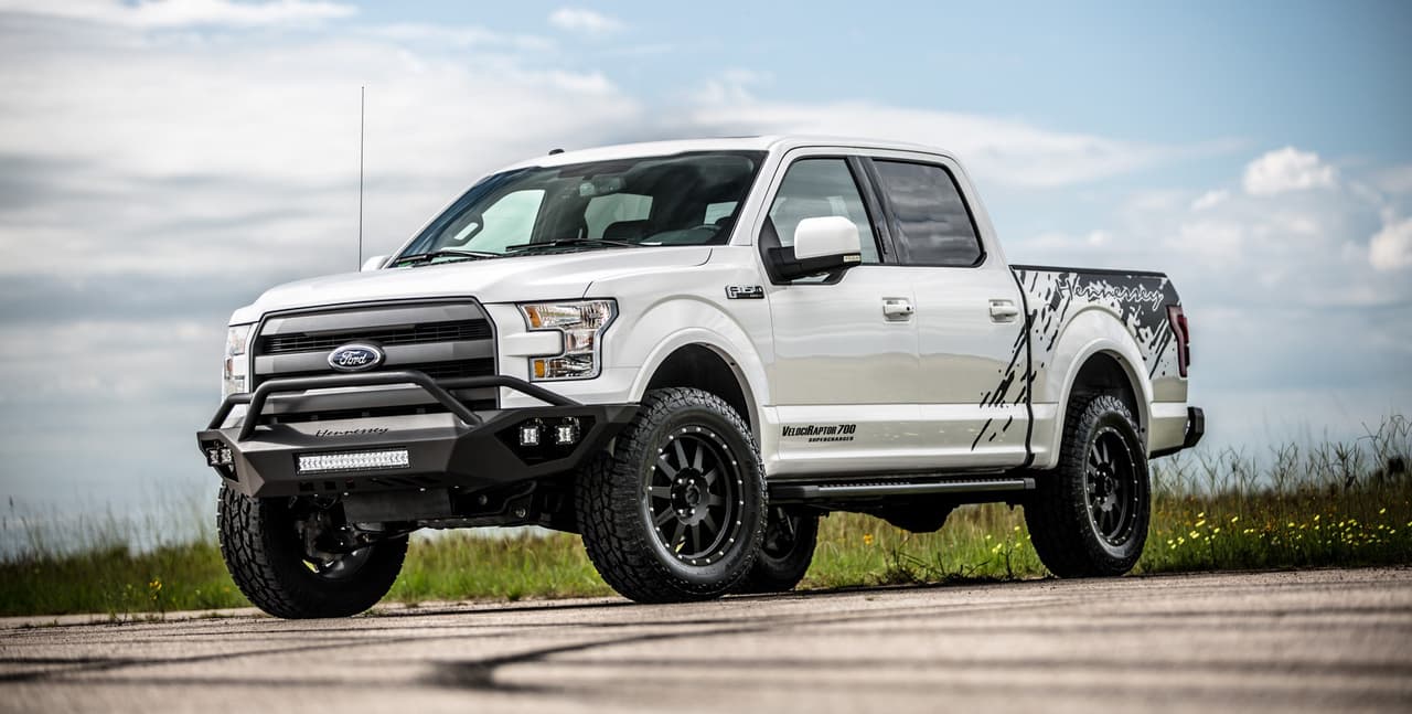 El preparador texano Hennessey Performance celebra este año su 25to aniversario y aprovecha la ocasión para hacer aún más visibles sus creaciones. Una de ellas es Velociraptor 700, un brutal trabajo realizado en base a la Ford F-150.