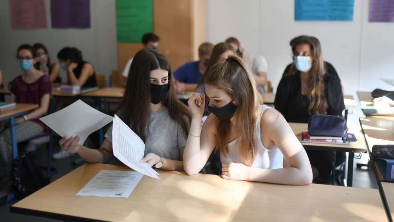 Estudiantes y docentes del LAUSD regresan a las escuelas este lunes: ¿la mascarilla será obligatoria?