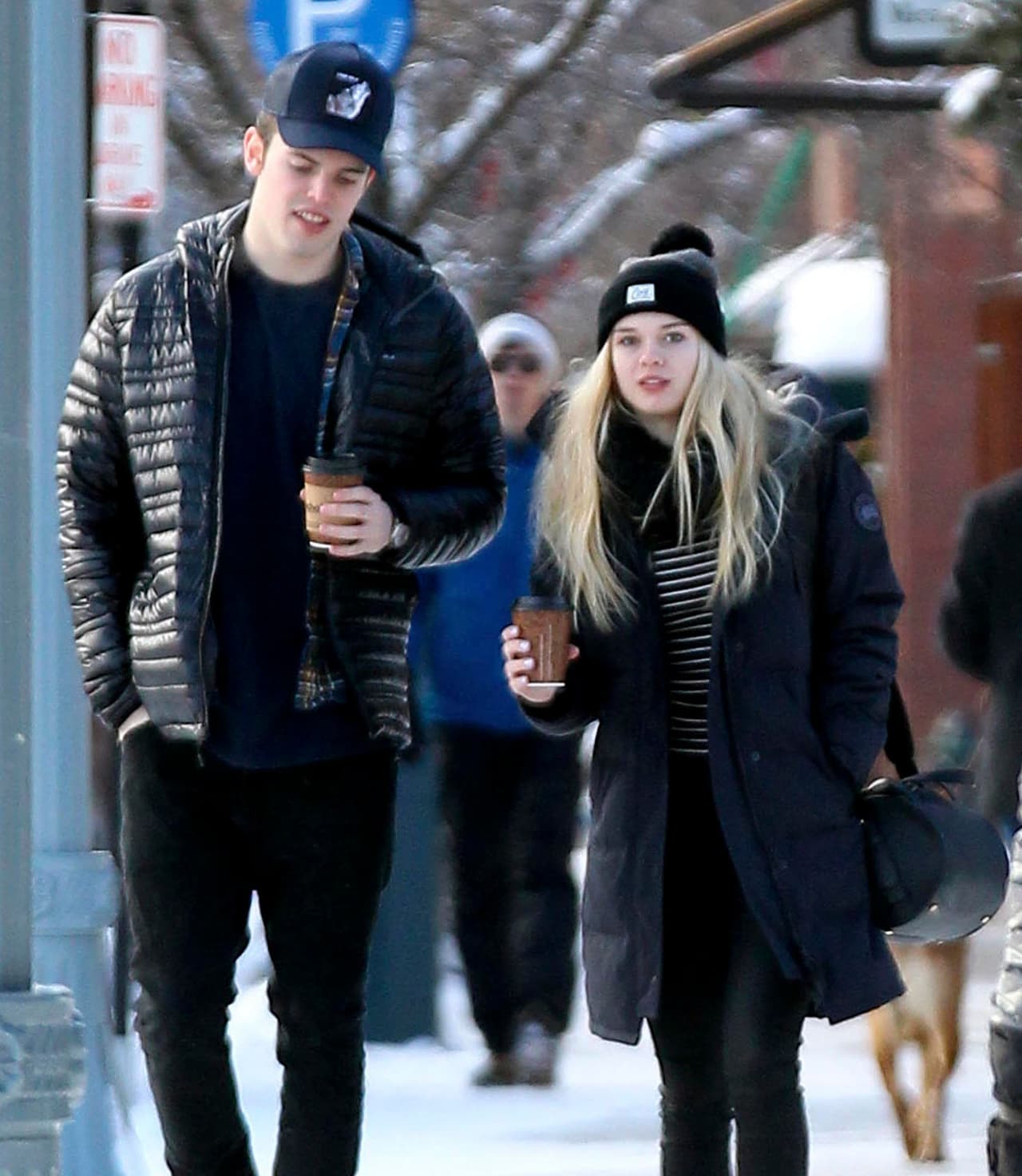 Aquí su hija Stella con el novio.