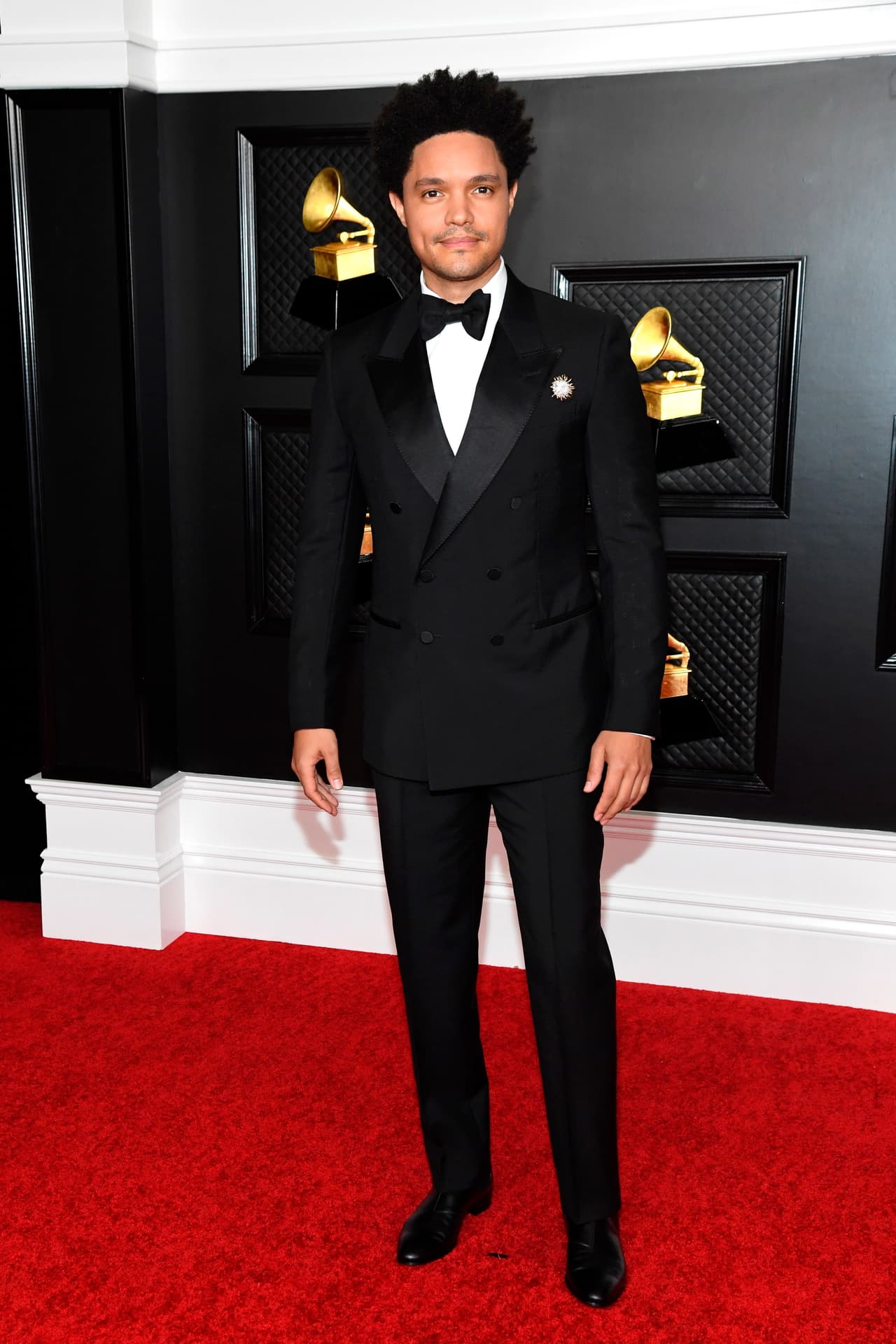 El presentador Trevor Noah se mantuvo en territorio seguro.