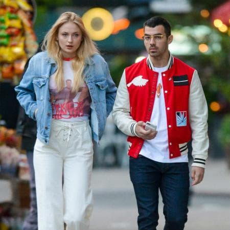 Múltiples fuentes confirmaron la noticia al portal 
<a href="http://www.justjaredjr.com/2020/02/12/sophie-turner-joe-jonas-are-expecting-a-baby-exclusive/" target="_blank">J<b>ustJared.com</b></a>, que informó: "Sophie Turner y Joe Jonas están esperando un bebé".