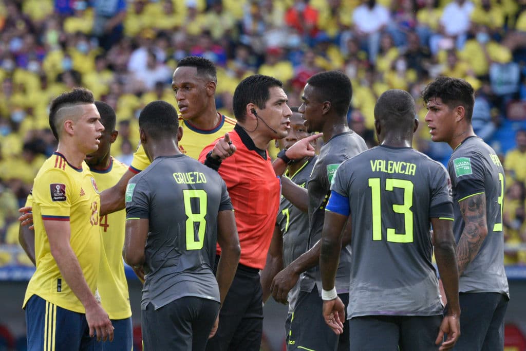 Con polémicas del VAR, Colombia y Ecuador no logran romper el empate 0-0 y se conforman con un punto.