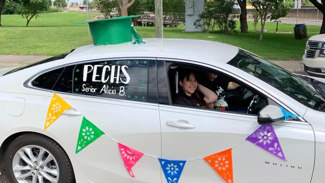 "Le agradezco a mi mamá que ha estado conmigo durante todo este tiempo, bien difícil para los estudiantes": dijo Alicia Bocanegra.