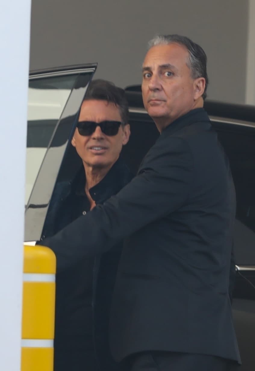 Incluso, el elemento de seguridad se percató que el lente de la cámara lo tenía en la mira.
<br>