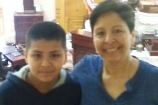 María junto a su hijo Andrew.