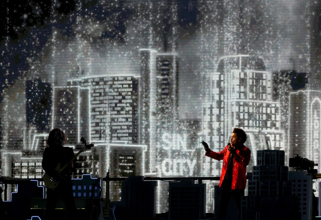 El canadiense invirtió 7 millones de dólares de su bolsillo para lograr una experiencia de altura, pero Jennifer López y Shakira dejaron la vara tan alta el año pasado, que era difícil superarlo, aunque esa no fuese la intención.