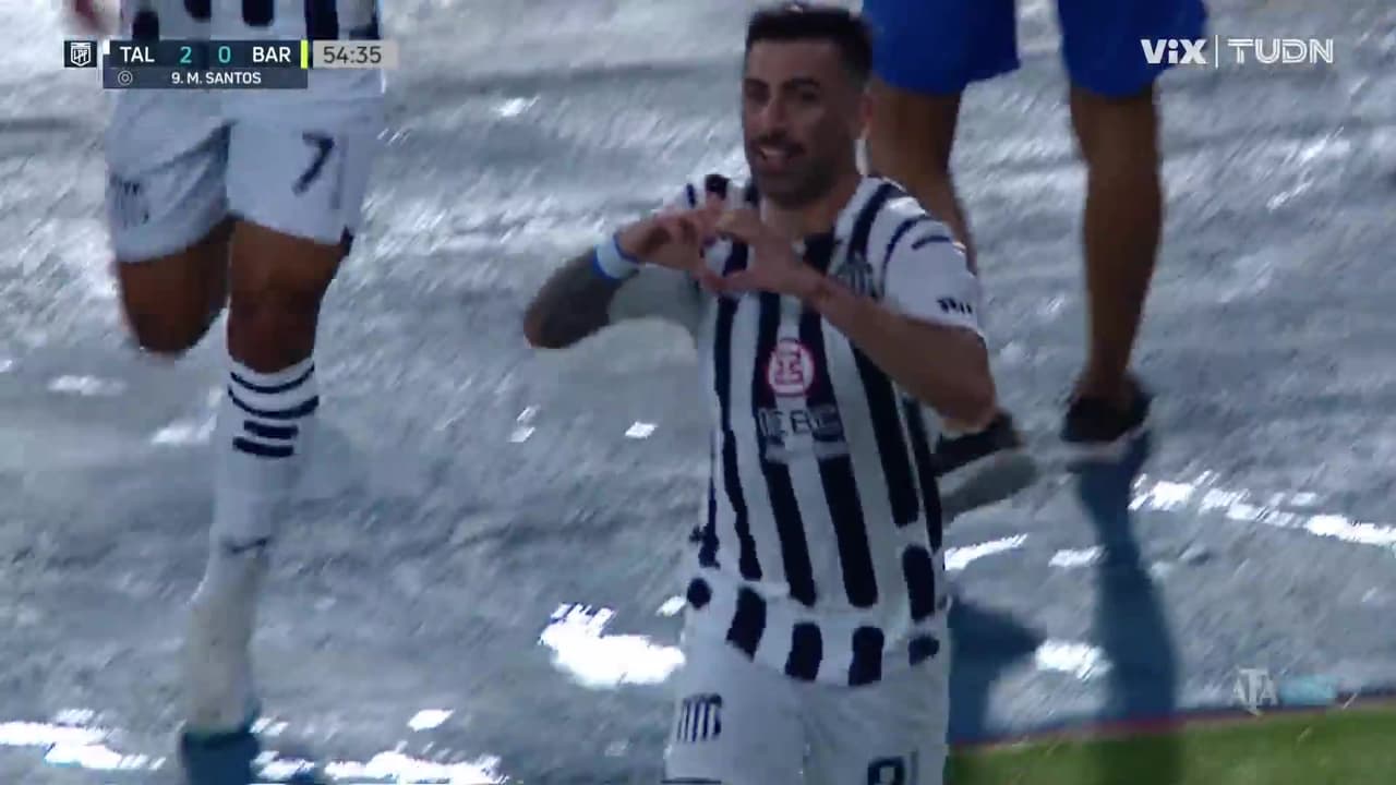 ¡De sombrerito! Golazo de Santos que marca el 2-0 ante Barracas