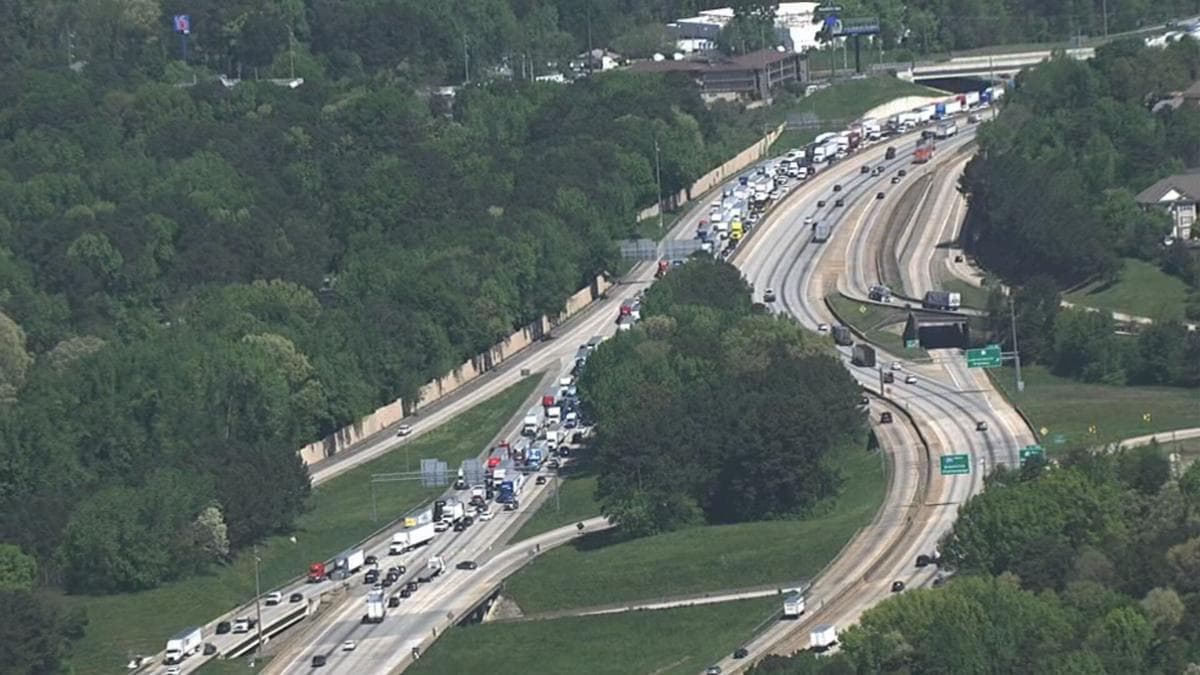 Tráfico pesado por la Interestatal 285 Sur.