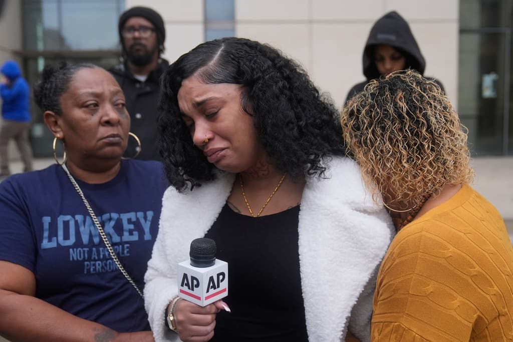 La hermana, una prima y tres amigas de Patrice Williams (al centro) resultaron heridas en el tiroteo masivo, que irrumpió justo cuando iban a cortar el pastel.